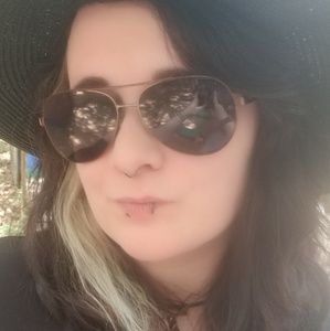 Meet your Posher, Carrie